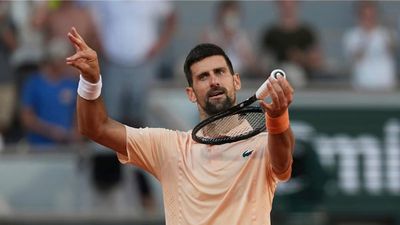 Novak Djokovic thẳng tiến vào vòng 3 Roland Garros