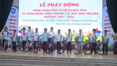 Xã Ứng Thiên khen thưởng, tặng quà học sinh tiêu biểu