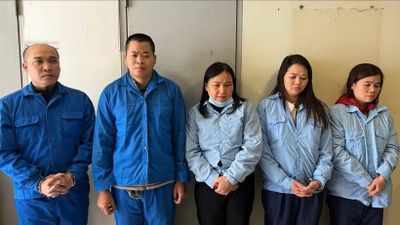 Nhóm cựu cán bộ Sở Y tế Hà Nội hầu tòa vì nhận hối lộ