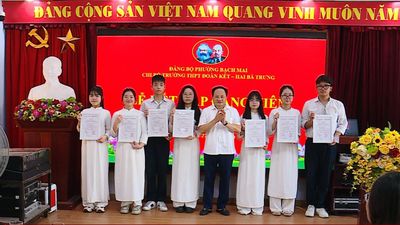 Những đảng viên tuổi 18
