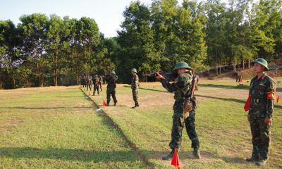 Trung đoàn 852 hoàn thành kiểm tra '3 tiếng nổ' cho chiến sĩ mới