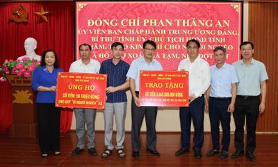 Bí thư Tỉnh ủy Phan Thăng An trao kinh phí hỗ trợ xóa nhà tạm, nhà dột nát 3 xã: Lý Bôn, Nam Quang, Bảo Lâm