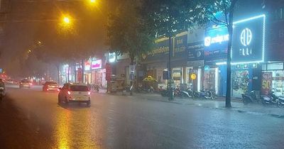 Hà Nội mưa dông, đề phòng lốc, sét, mưa đá