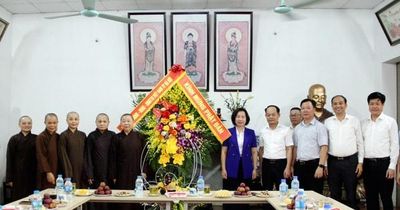 Chủ tịch Ủy ban MTTQ Việt Nam TP Hà Nội thăm, chúc mừng Phân ban Ni giới nhân Đại lễ Phật đản