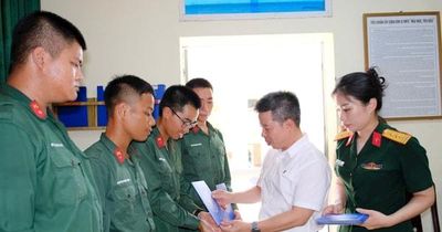 Phường Đống Đa thăm, động viên tân binh tại đơn vị huấn luyện