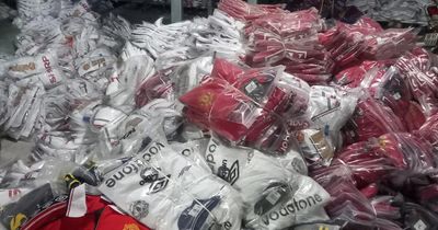 Tiên Tri Group kinh doanh hàng ngàn sản phẩm thời trang có dấu hiệu giả nhãn hiệu Nike, Adidas, Puma, Jordan và Manchester United