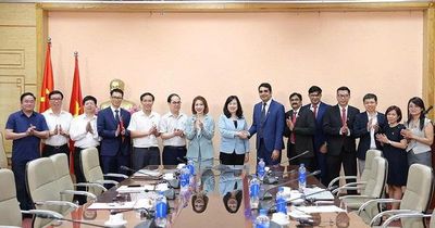 Bộ trưởng Bộ Y tế Đào Hồng Lan tiếp, làm việc với Lãnh đạo cấp cao Tập đoàn Hetero Labs Limited, Ấn Độ
