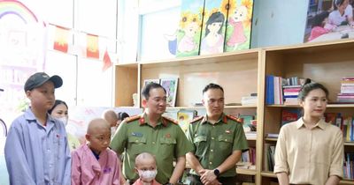 Hành trình nhân văn của Thanh tra Công an Thủ đô gửi tới bệnh nhi K Tân Triều
