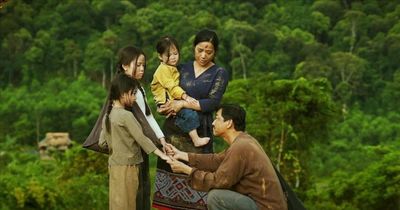 Phim 'Tận hiến': Ngày càng thu hút nhờ loạt cảnh đấu trí, dùng ám hiệu đặc trưng tình báo
