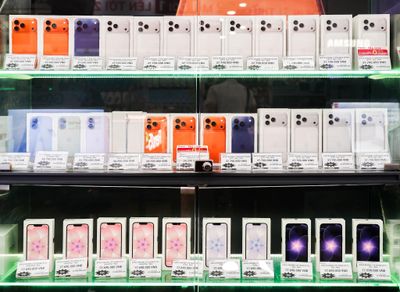 Apple lặng lẽ loại bỏ các dòng điện thoại Samsung khỏi chương trình đổi cũ đổi mới lấy iPhone 17