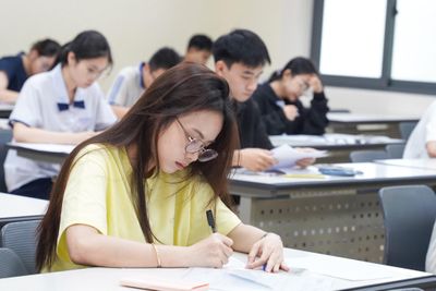 ĐHQG TP.HCM nói gì về nghi vấn 1 số câu hỏi đề thi đánh giá năng lực lấy từ bài quốc tế?