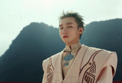 Nghệ sĩ 'tự hủy' khi tung MV cùng lúc với Sơn Tùng M-TP?