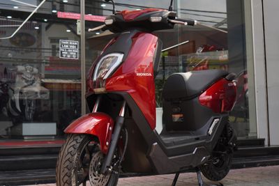 Xe máy điện Honda giảm về mức 15 triệu đồng