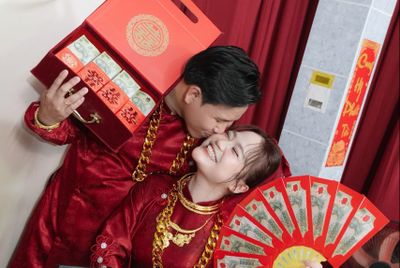 Cô dâu TP.HCM tặng chú rể 150 triệu và 2 cây vàng ở lễ cưới