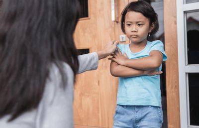 Vì sao một đứa trẻ bướng bỉnh, không nghe lời?