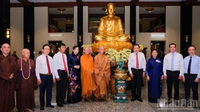 Chủ tịch Quốc hội Trần Thanh Mẫn thăm, chúc mừng các vị Lãnh đạo Giáo hội Phật giáo Việt Nam nhân dịp Đại lễ Phật đản 2026