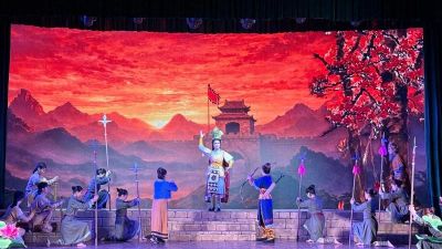 Đoàn nghệ thuật cải lương Vàm Cỏ nỗ lực làm mới vở 'Tiếng trống Mê Linh'