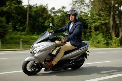 [GALLERY] Suzuki Burgman 15 giá tới 85 triệu đồng, có gì đấu Honda PCX?