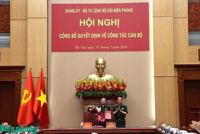 Trao quyết định kéo dài thời gian giữ chức vụ đối với Thiếu tướng Nguyễn Văn Thiện