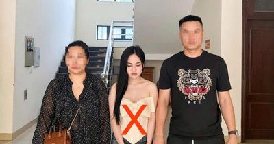 'Hot girl' bị truy nã về ma túy bị bắt tại quán karaoke