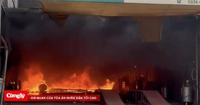 Cháy tiệm rửa xe, lửa bốc cao kèm nhiều tiếng nổ