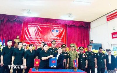 Bàn giao hài cốt liệt sỹ quân tình nguyện và chuyên gia Việt Nam hy sinh tại Lào về nước