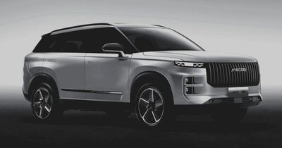 Giá 1 tỷ, mua Jaecoo J7 SHS công nghệ PHEV hay chọn xe Nhật, Hàn?