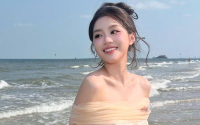 Phương Oanh đẹp mướt mắt khi diện váy trễ vai