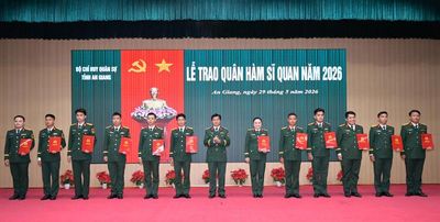 Bộ Chỉ huy Quân sự tỉnh An Giang trao quyết định thăng quân hàm, nâng lương sĩ quan, quân nhân chuyên nghiệp năm 2026