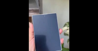 Lộ diện mô hình Galaxy Z Fold8 Wide: Bước đột phá với thiết kế màn hình gập siêu rộng