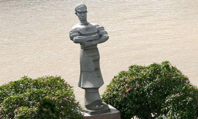 Người anh hùng một lòng yêu nước, thương dân