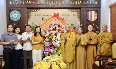 Lãnh đạo tỉnh chúc mừng Ban Trị sự Giáo hội Phật giáo Việt Nam tỉnh nhân Đại lễ Phật đản