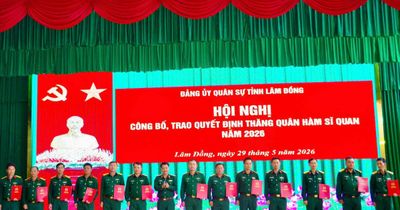 Thăng quân hàm 89 quân nhân lực lượng vũ trang Lâm Đồng
