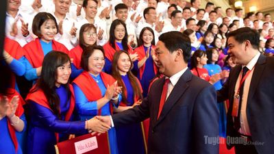 Gặp mặt thanh niên tham dự 'Hành trình đỏ nghiên cứu, học tập - Ánh sáng lý tưởng' tại Vân Nam (Trung Quốc)