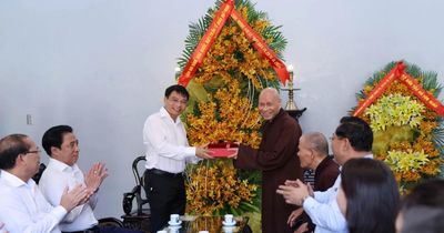 Phó Thủ tướng Nguyễn Văn Thắng thăm Trưởng lão Hòa thượng Thích Giác Quang và Ban Trị sự GHPGVN TP.Huế