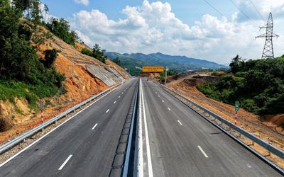 Sắp thông xe 27km cao tốc Hữu Nghị - Chi Lăng, rút ngắn thời gian kết nối tỉnh Lạng Sơn
