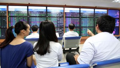Dòng tiền trở lại cổ phiếu dầu khí, THD nối dài chuỗi tăng trần