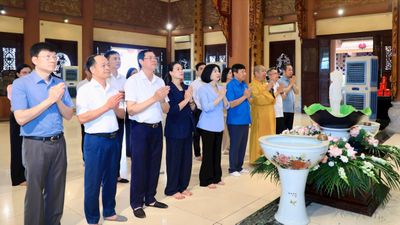 Chủ tịch HĐND TP Hà Nội chúc mừng Đại lễ Phật đản năm 2026