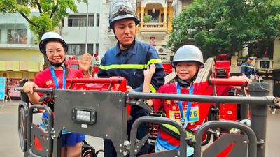 Trải nghiệm 'Không gian bình yên' trên phố đi bộ Hồ Gươm