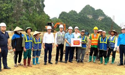 Phó Chủ tịch Thường trực UBND tỉnh Vũ Đình Quang kiểm tra tiến độ Dự án trường nội trú liên cấp tại các xã: Đức Long, Phục Hòa