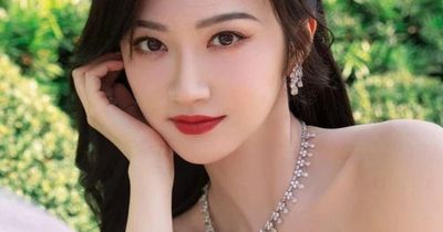 Một 'ngọc nữ' showbiz lao đao vì hợp đồng mang thai hộ, nguy cơ mất trắng gia tài 907 tỷ đồng