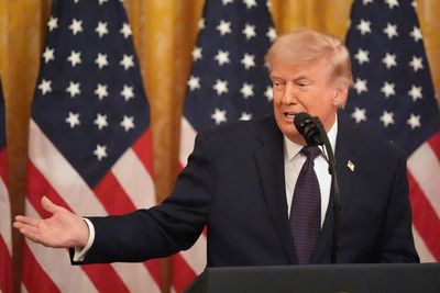 Ông Trump tuyên bố dỡ phong tỏa hải quân, đặt điều kiện 'không hạt nhân' với Iran