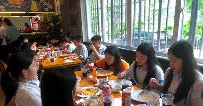 Lễ chia tay cuối cấp: Càng hào nhoáng càng lãng phí