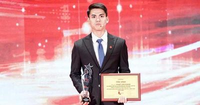 Tiền vệ Khuất Văn Khang lọt top 10 cá nhân xuất sắc nhất Viettel toàn cầu