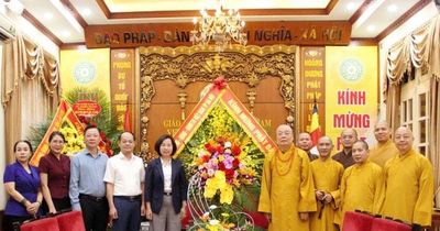 Chủ tịch Ủy ban MTTQ Việt Nam TP Hà Nội thăm, chúc mừng các cơ sở Phật giáo nhân dịp Đại lễ Phật đản