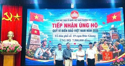 Phường Việt Hưng tiếp nhận hơn 2 tỷ đồng ủng hộ Quỹ Vì biển, đảo Việt Nam và Quỹ Vì người nghèo