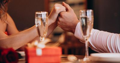 Đòi bạn gái hoàn tiền hẹn hò vì ăn quá khỏe, thanh niên bị mỉa mai 'không nên lấy vợ'