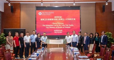 Bộ Y tế Việt Nam trao đổi kinh nghiệm phát triển y dược cổ truyền tại thành phố Thành Đô