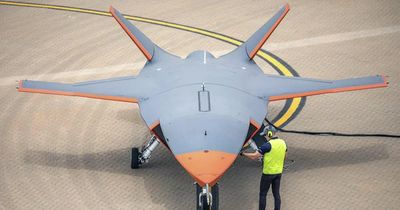 UAV MQ-28 Ghost Bat xuất phát từ căn cứ Mỹ, bay trên bầu trời Thái Bình Dương