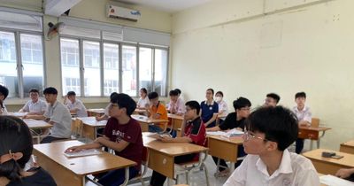 Kết thúc môn thi lớp 10 đầu tiên: Một thí sinh bị đình chỉ vì mang điện thoại vào phòng thi